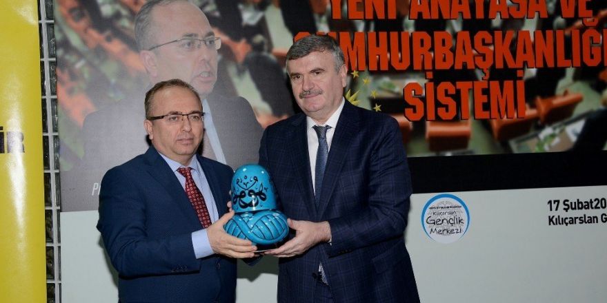 Akgün, “Yeni Anayasa ve Cumhurbaşkanlığı Sistemi”ni anlattı