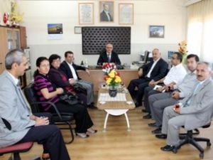 Akıllı tahta sistemi kurulan okullara ziyaret