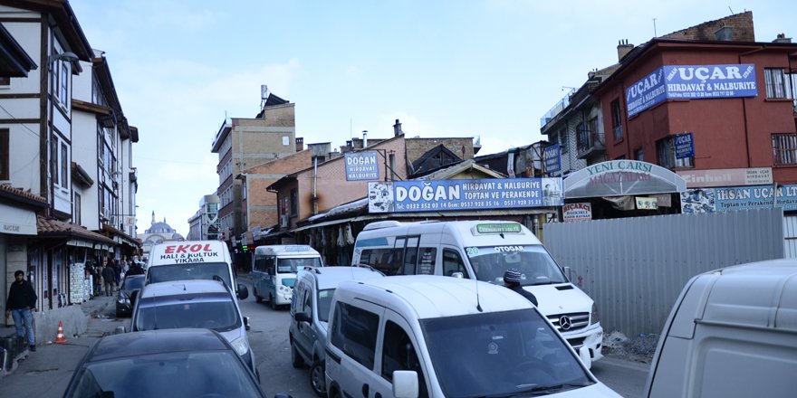 Kaldırımlar ve yollar doldu taştı