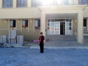 Sedat Sezgin Ortaokulu'na parke taşı döşendi