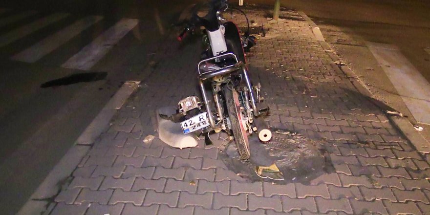 Otomobil motosiklete çarptı: 1 yaralı