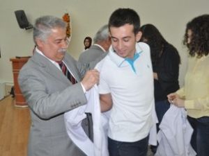 Beyaz önlükler giyildi