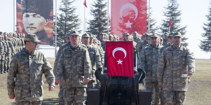 Eğitimini tamamlayan askerler yemin etti