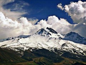 Erciyes'e kar yağdı