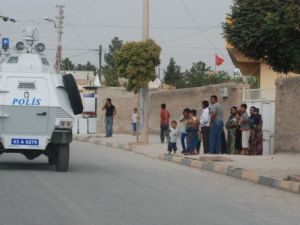 Akçakaleliler hükümet konağına saldırdı