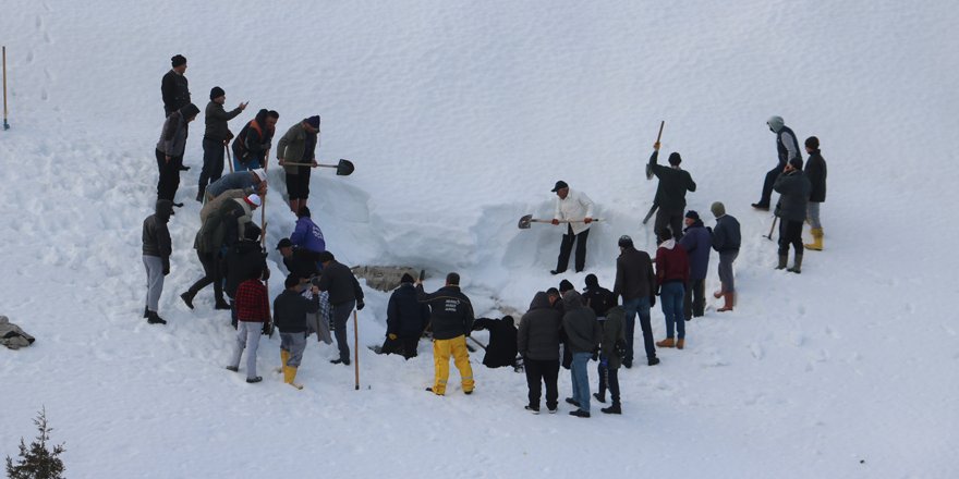 Konya'da geleneksel "kar basma" etkinliği