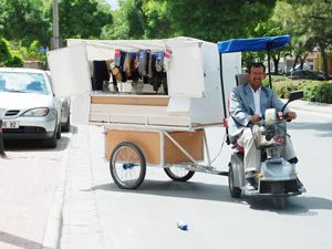 Engelli çalışmasına engel değil,çorap satıyor