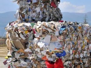 Akşehir'in çöpünden 27 bin lira katkı
