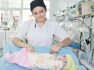 Minik kalbi üç kez durdu