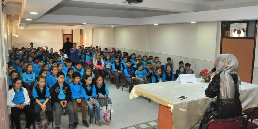 Yazar Şenkaya Akşehir’de öğrencilerle buluştu