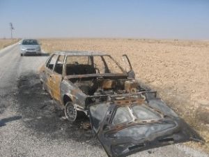 Seyir halindeki otomobil yandı