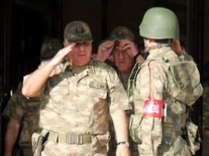 Özel'den sınıra kritik ziyaret