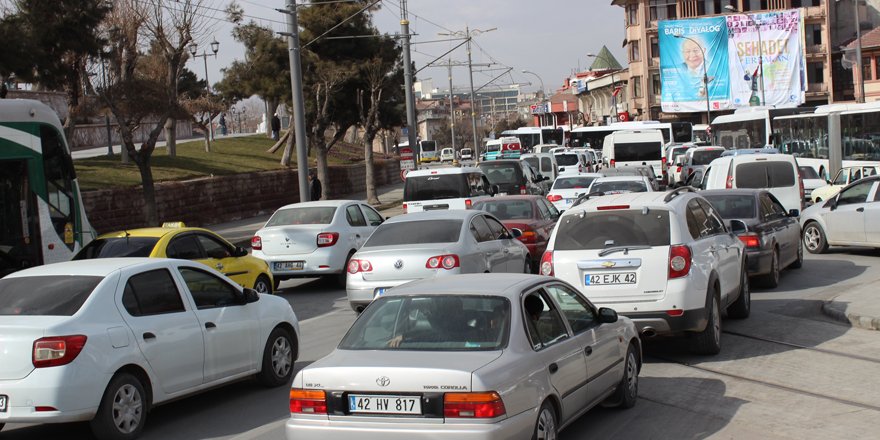 Trafik yoğunluğu çileden çıkarıyor