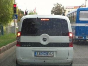 Plakada Kürtçe açılımı!