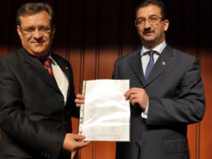 Fevzi Kayacan mazbatasını aldı