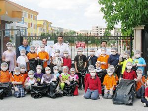 Abdullah Aymazlılar çevre temizliği yaptı
