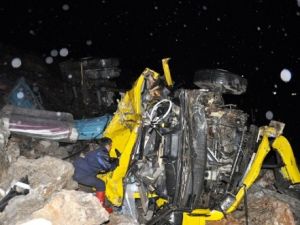 Konya'da kamyon şarampole devrildi: 1 ölü