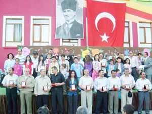 Olimpiyatlarda başarılı öğrenciler ödüllendirildi