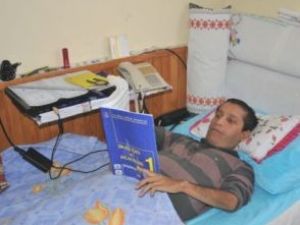 İşte okuma azmi..