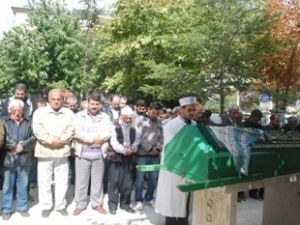 Ak ailesi annesini kaybetti