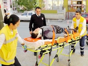 Ceviz ağacından düşüp yaralandı