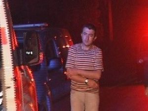 Yanan araçtaki sürücüyü polis kurtardı