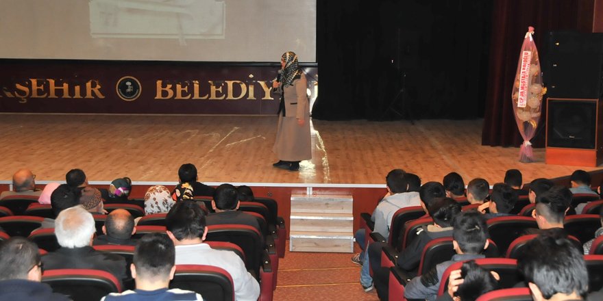Akşehir Belediyesi’nden aile eğitim semineri