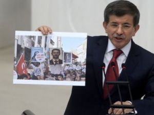 Davutoğlu ibretlik fotoğraf gösterdi