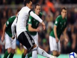 Mesut attı Almanya İrlanda'ya patladı: 1-6