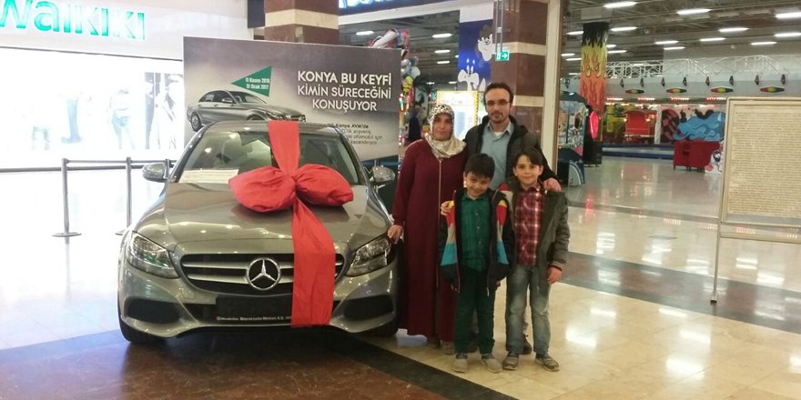 M1 Konya AVM talihliye Mercedesi'ni teslim etti