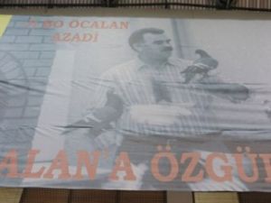 BDP kongresinde salona Öcalan posteri asıldı