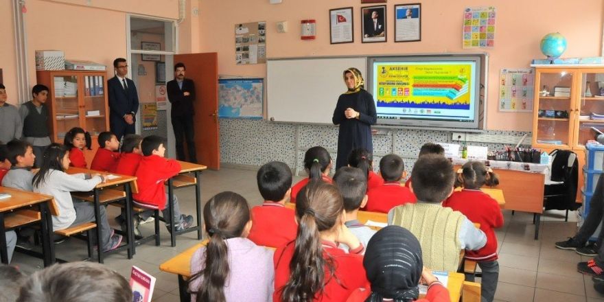 Akşehir’de öğrenci-yazar buluşmaları sürüyor