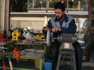 Bıçaklar kurban için bileniyor