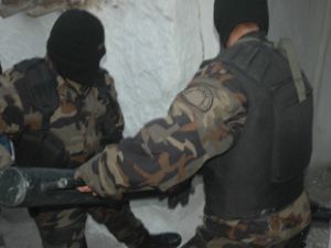 Zehir tacirlerine baskın