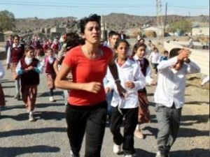 Köylü diklendi PKK'lılar dize geldi