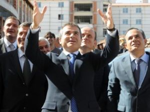 Bakan Kılıç SÜ'de yurt inşaatını inceledi