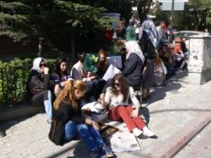 Kuyruk çilesini zevkli hale getiriyorlar