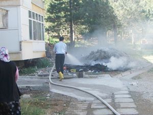 Kocasına kızdı eşyaları yaktı