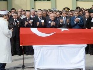 Hakkari şehitleri toprağa verildi!