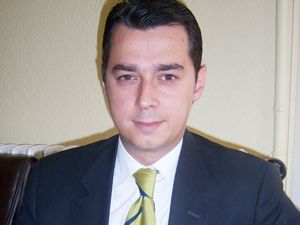 Silah fabrikasında diş malzemesi üretiyor