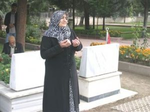 Şehitliğe ziyaretçi akını