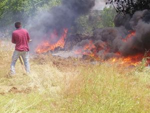 Akören’de bahçede çıkan yangın söndürüldü