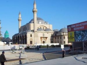 Mevlana Türbesi'nin çevresi güzelleşiyor