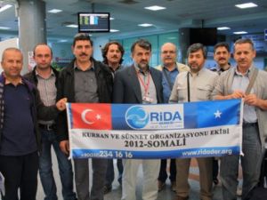 Yardım için gittiler,gözaltına alındılar