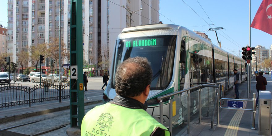 Tramvaydaki anons vatandaşı harekete geçirdi