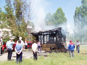 Seydişehir'de okul yanındaki kulübe yandı