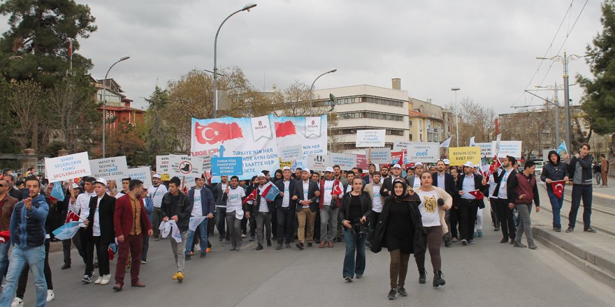 Gençler 'evet' için yürüdü