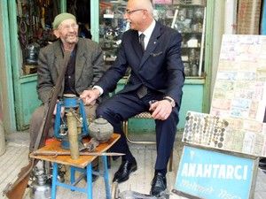Koleksiyonunu bağışladı