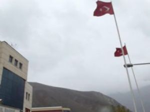 Türk bayrağı iddialarına fotoğraflı yanıt!