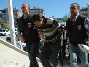 Oğlu ile gelinini tetikçiye öldürtmüş